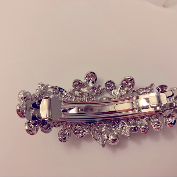 Hair brooch with floral beaded design - Picture 5 of 5